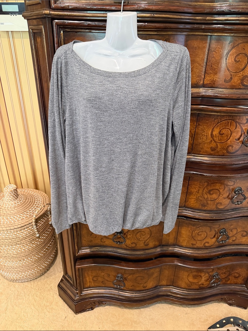 Athleta Heathered Gray Scoop Neck Long Sleeve Top